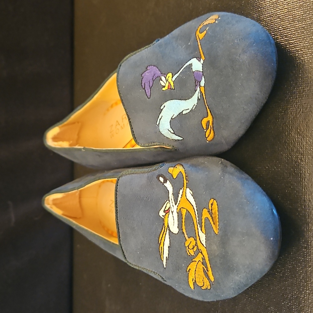 Zara embroidered Looney Tunes Flats Size‎ 4.5/EU 35